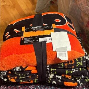 🎃 Halloween Orange and Black Pillow Throw Set